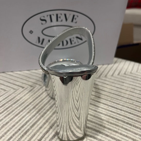 Steve Madden Glassy -R Rhinestone Size 8.5 Heels, New in the Box - Picture 2 of 5